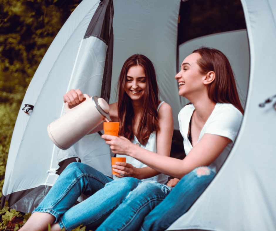 Ako spavaš u šatoru na festivalu, bez ovih 5 stvari ne kreći na kampiranje!