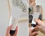 Ovaj losion miriše na luksuz, a takav dojam ostavlja i na koži: pomaže s aknama i uraslim dlačicama