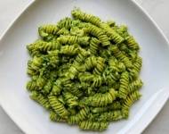 Ideja za brzi ručak s pestom od zelenog lisnatog povrća: lagan i gotov za 15 minuta