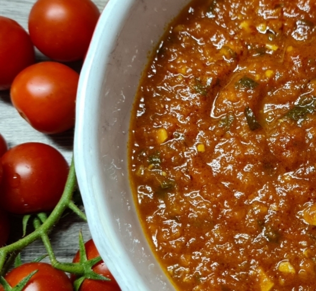 Mamina domaća šalša od rajčica: recept koji se u našoj obitelji prenosi generacijama